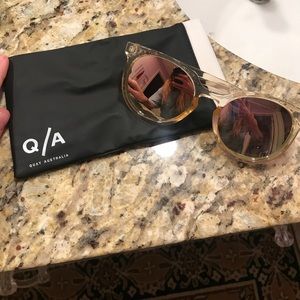 NWT Quay Don't Change Gold Sunglasses